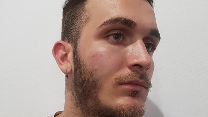 Como, giovane picchiato perché gay: "Sei solo un fr...o"