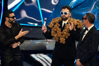 Sanremo 2024: ecco il look della prima serata del Festival di Dargen D'Amico 6