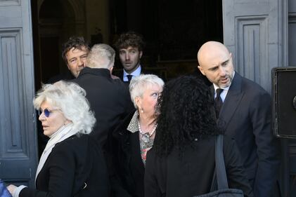 Applausi, lacrime e messagi d'affetto: i funerali di Eleonora Giorgi a Roma 6