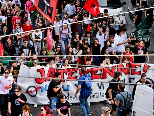 Dai grillini agli anti-Nato: ecco chi soffia sul fuoco