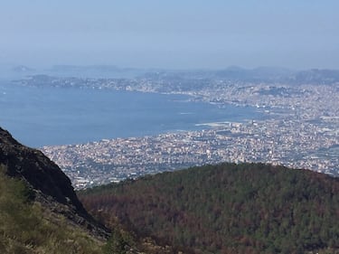 Vivere sulle pendici del Vesuvio tra fatalismo e rischio eruzione 8