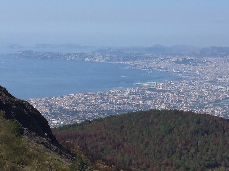 Vivere sulle pendici del Vesuvio tra fatalismo e rischio eruzione 8