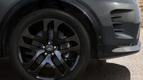 Land Rover Discovery Sport 2023, guarda tutte le foto 12