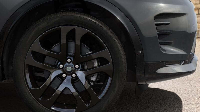 Land Rover Discovery Sport 2023, guarda tutte le foto 12