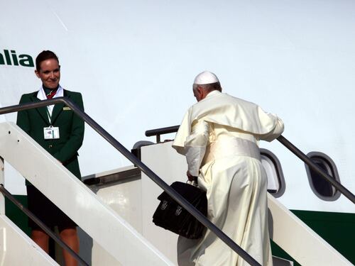 Papa Francesco in volo per il Brasile