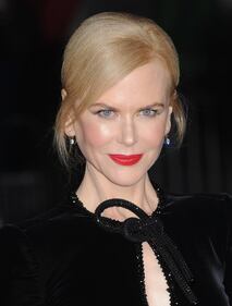 Nicole Kidman, audace a 49 anni: lo spacco è vertiginoso 1