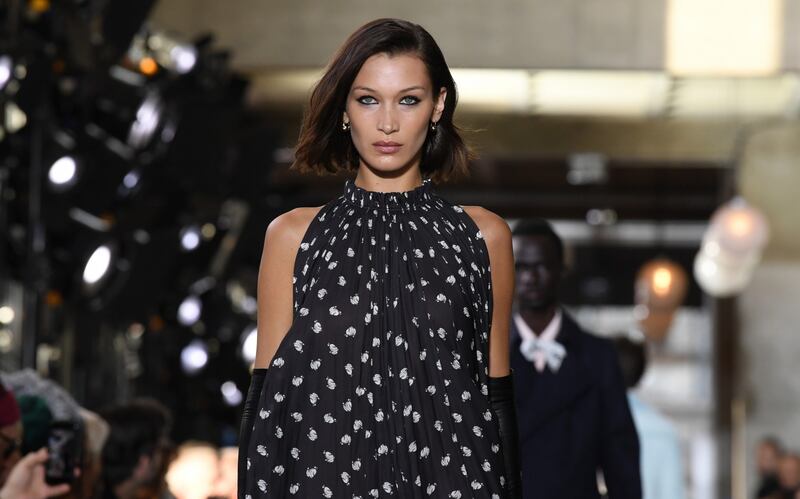 Bella Hadid sexy in passerella, foto 3