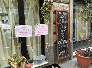 Milano, ristorante contro migranti: "Via Palazzi è una via italiana, non un centro d'accoglienza"