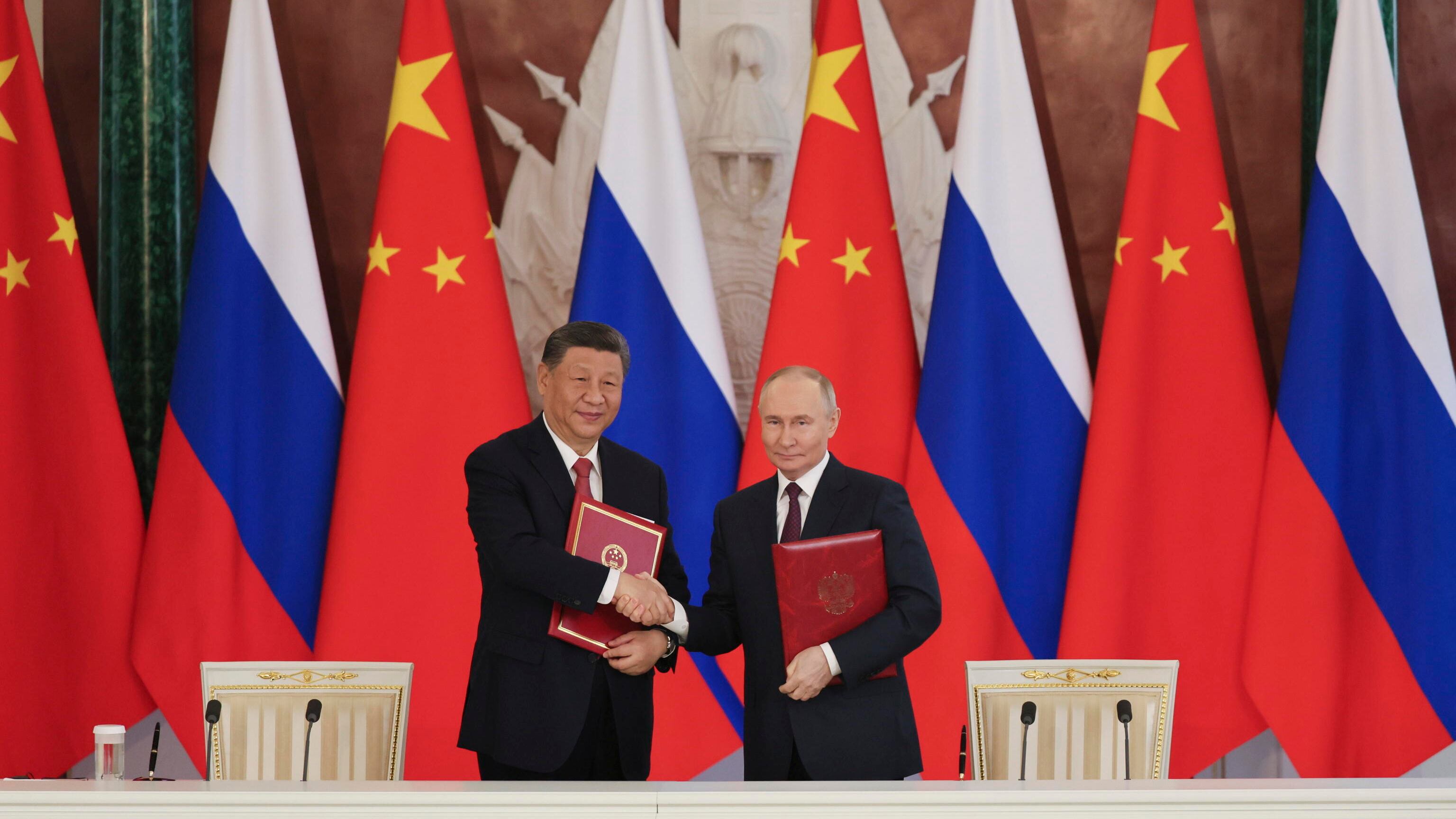 Putin e "il caro amico Xi". Il guanto di sfida a Trump