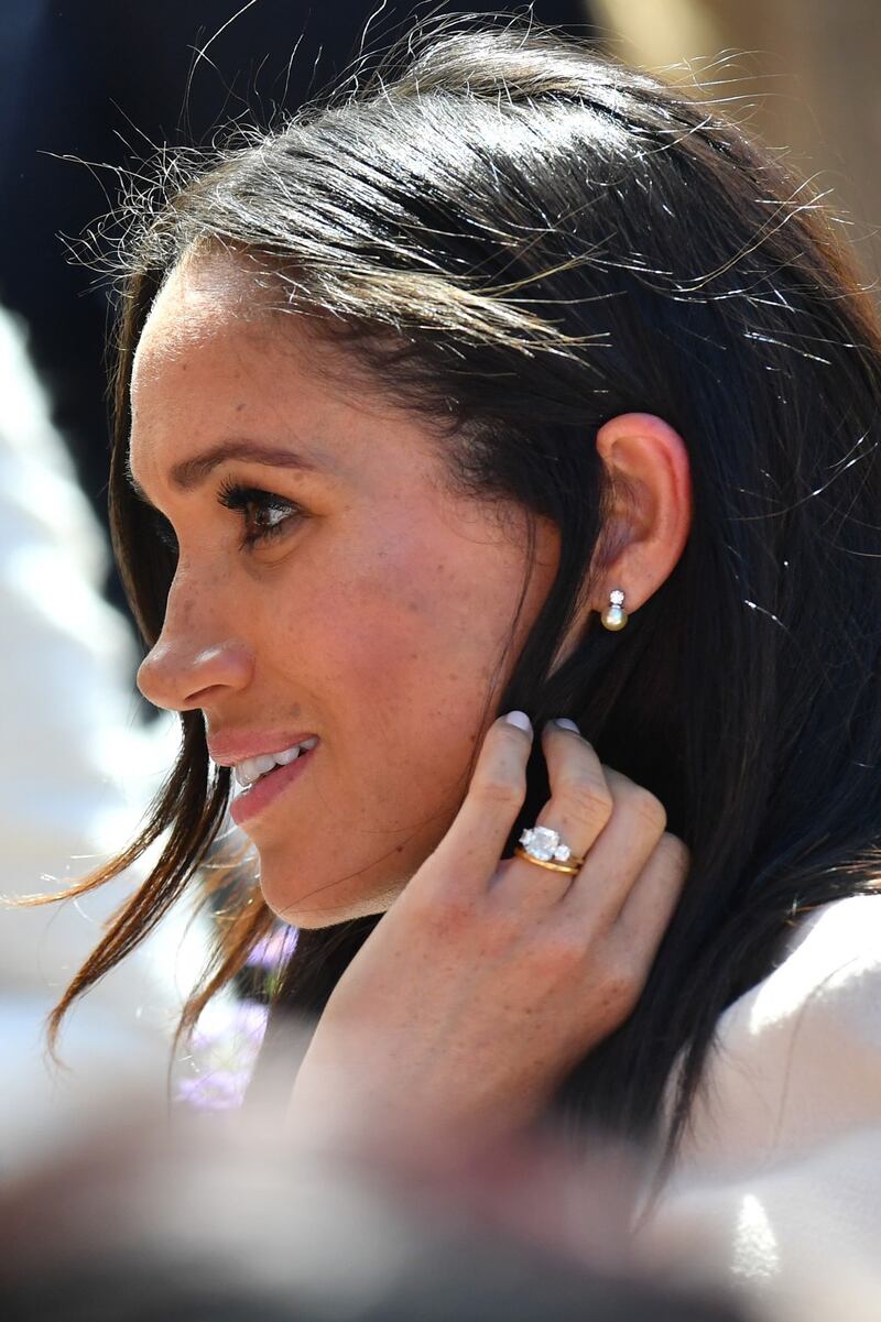 Meghan Markle con la regina nel Chershire 1