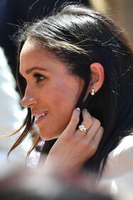 Meghan Markle con la regina nel Chershire 1