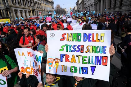 Milano, le immagini della manifestazione "People, prima le persone" 4