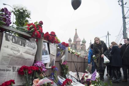 Mosca, migliaia in piazza per Nemtsov 10