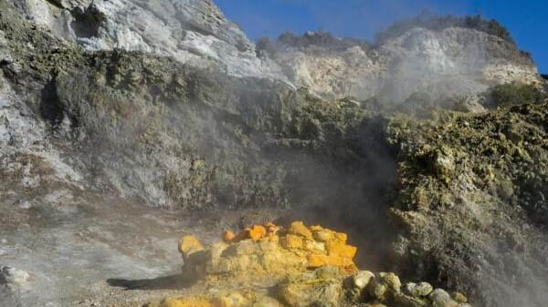 I Campi Flegrei tremano ancora: terremoto di magnitudo 4.0 sentito anche a Napoli