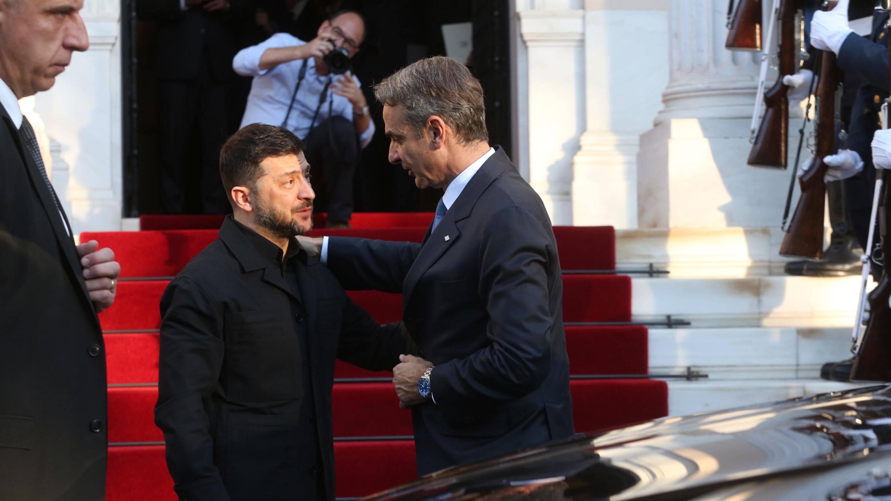 Zelensky, tour nella Ue. Missione per rassicurare sul caso corruzione (e svoltare sugli aiuti)