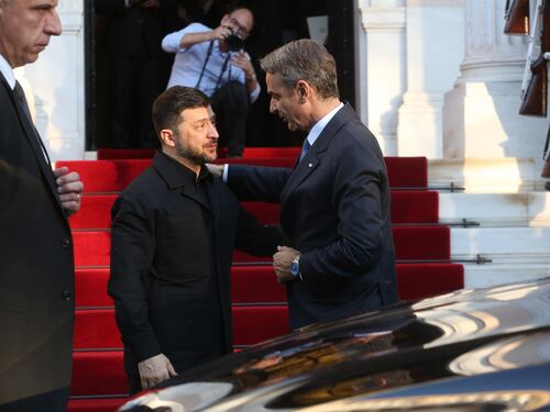 Zelensky, tour nella Ue. Missione per rassicurare sul caso corruzione (e svoltare sugli aiuti)