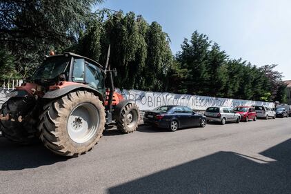 La resistenza dell'imprenditore Bramini sotto sfratto 7