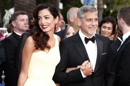 Amal Clooney e lo spacco vertiginoso a Cannes 1
