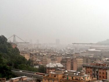 Macerie e macchine schiacciate: le foto 2