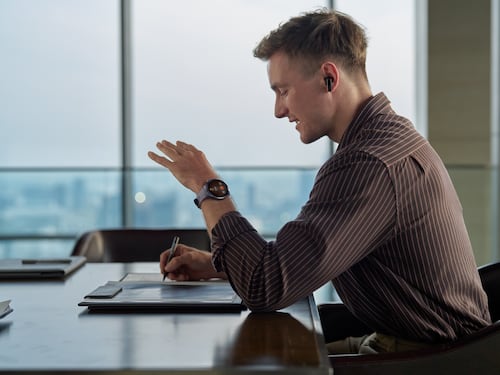 Huawei Watch 5, lo smartwatch di design che fa il check up completo