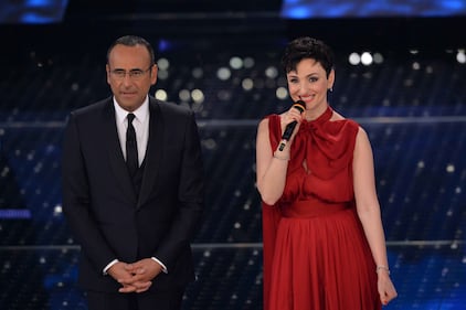 Arisa sceglie un "rosso passione" 6