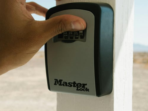 Affitti brevi, no al "self check-in": torna l'obbligo di identificazione (pure con videochiamata o videocitofono)