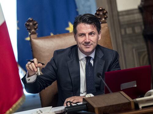 Il governo Conte rassicura l'Europa: "Non siamo dei marziani"