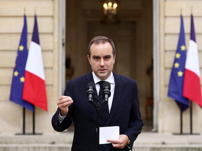 Parigi “contagia” i titoli di Stato. Braccio di ferro Usa-Ue sul diesel
