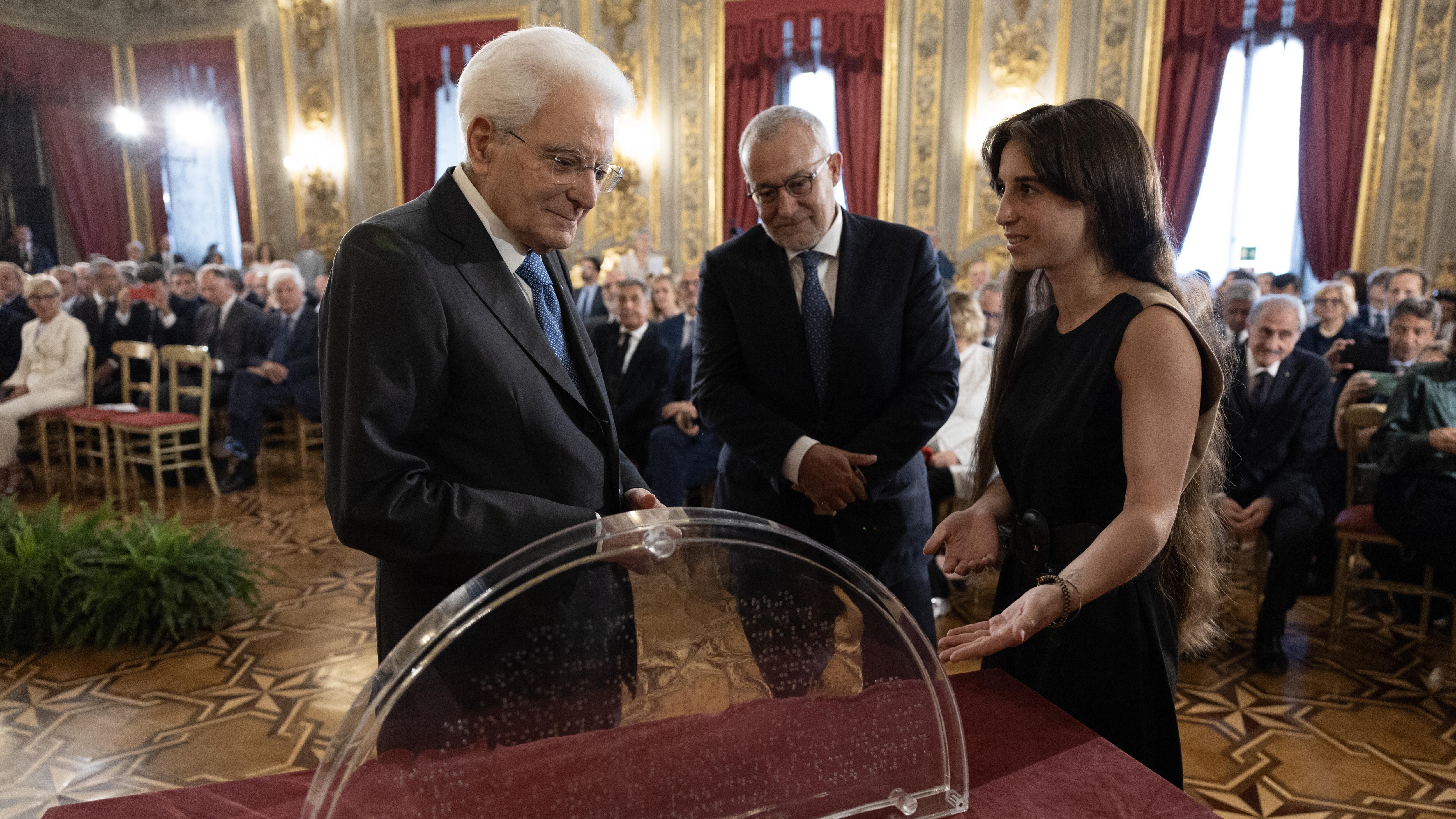 Lo scudo di Mattarella ai giornalisti