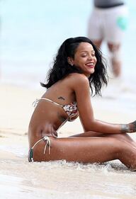 Rihanna posticipa il suo World Tour: foto 11