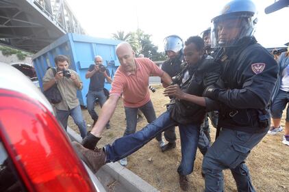 Ventimiglia, sgomberati gli immigrati al confine 10