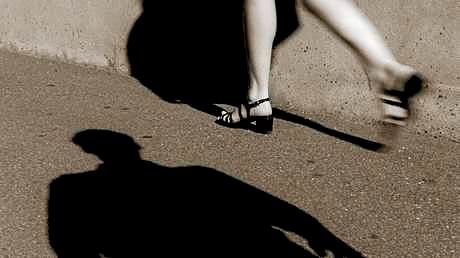 Raffaella, da 18 anni perseguitata da uno stalker: "Nessuno mi aiuta"