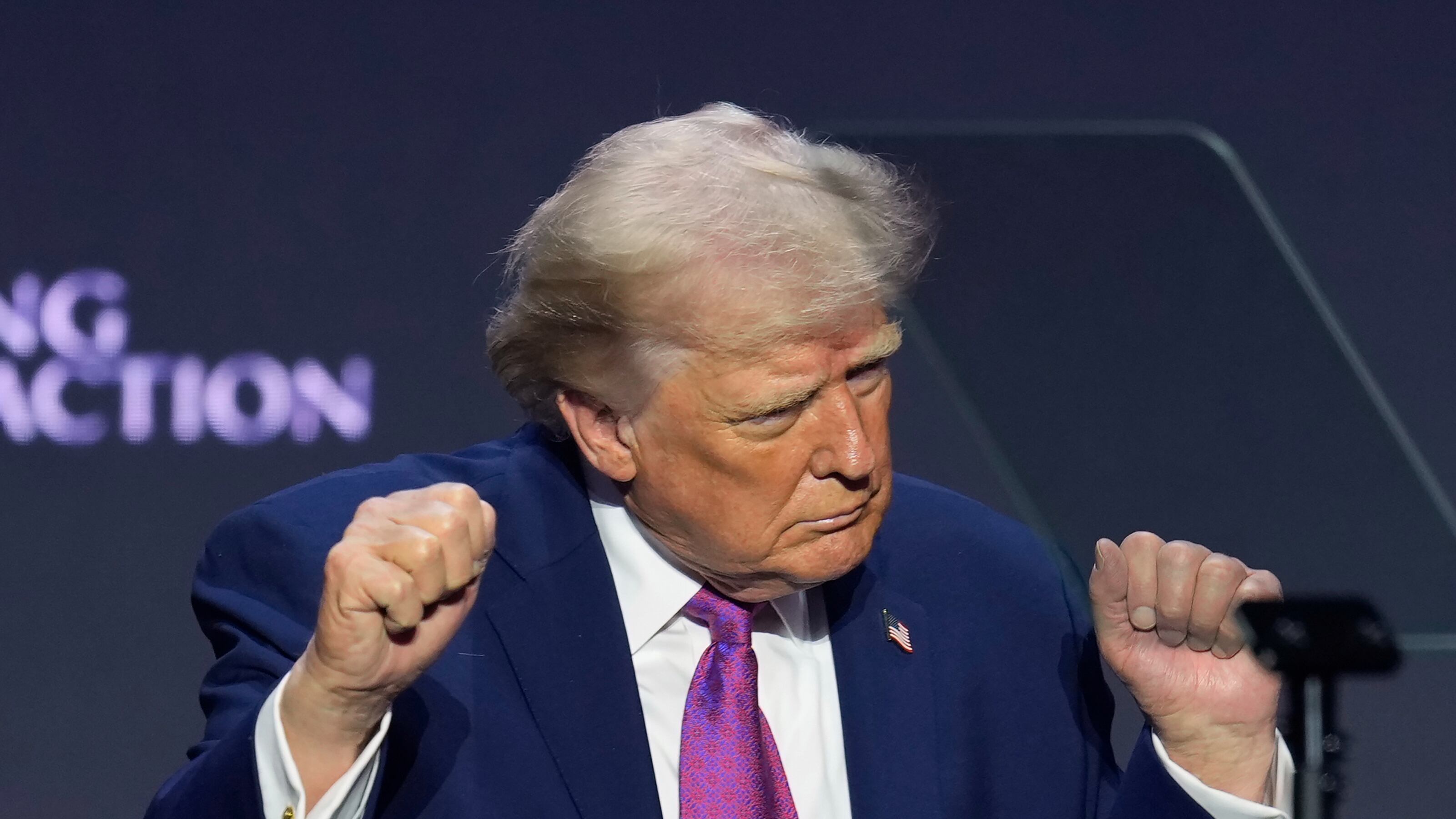 "L'Iran è al collasso e la leadership divisa". Trump ci crede ancora (col rebus della tregua)