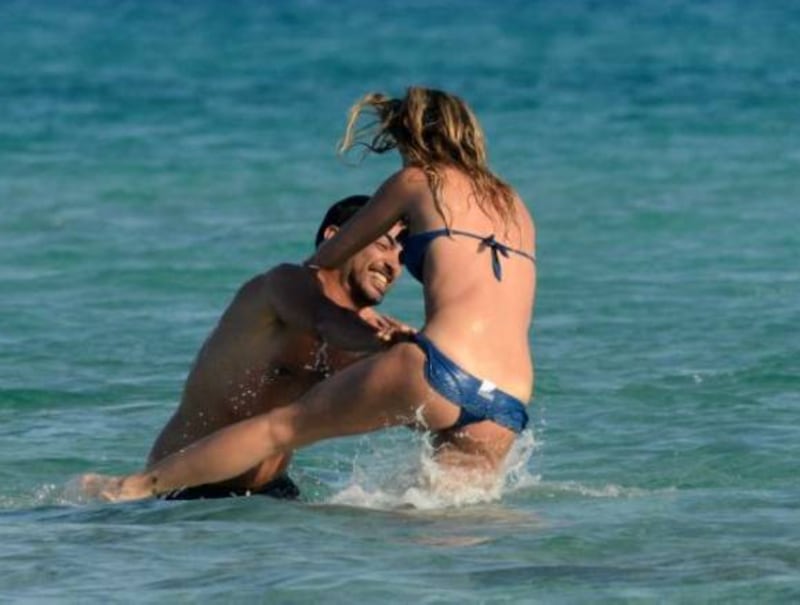 Costanza Caracciolo e Primo Reggiani al mare 16
