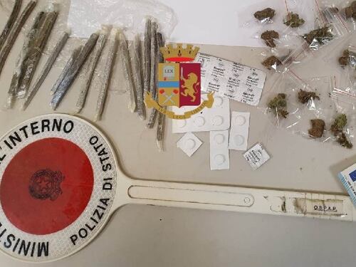 Spacciano in strada, arrestati due gambiani