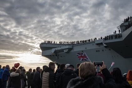 Queen Elizabeth, l'equipaggio torna a casa 1