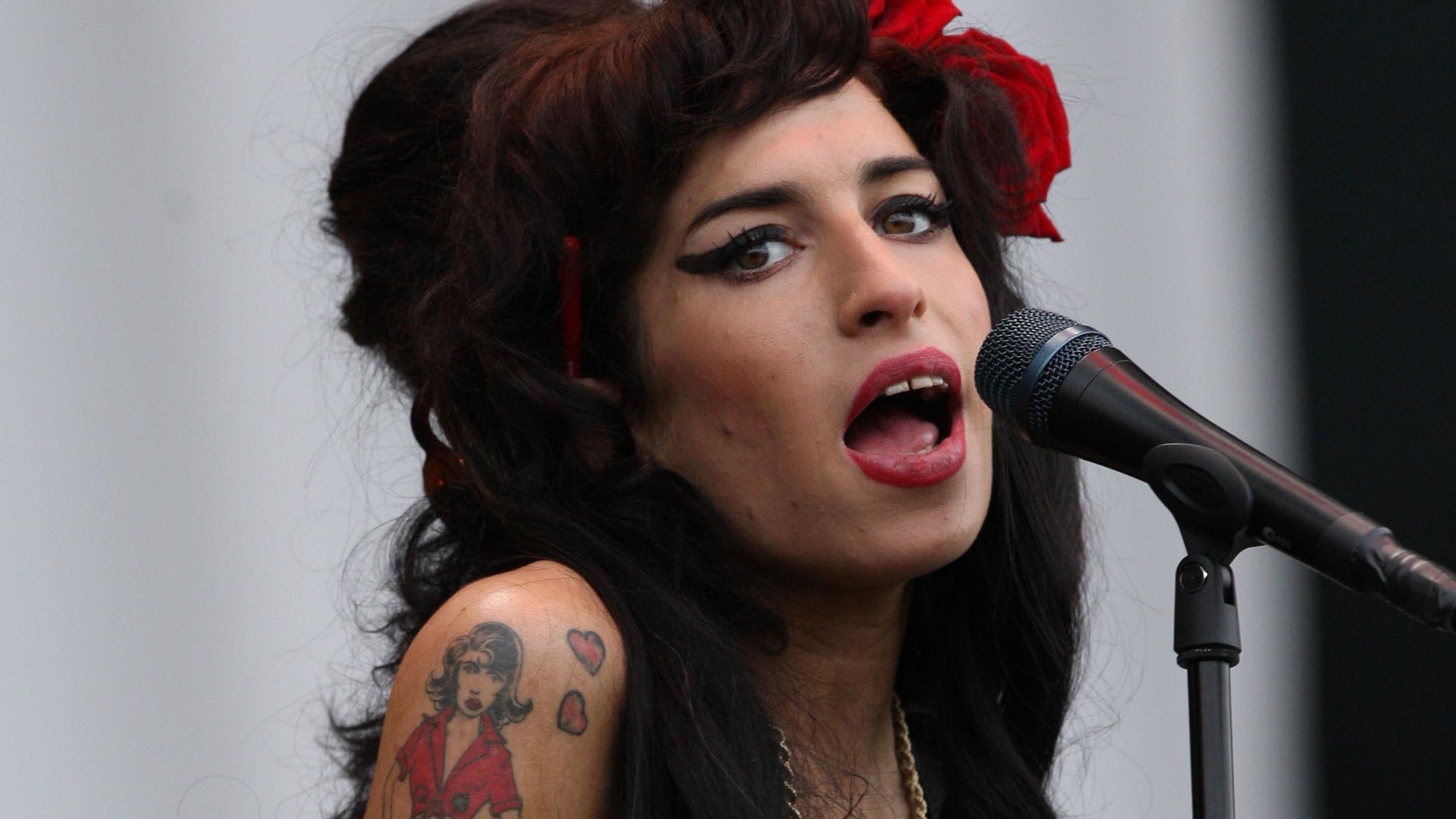 Black to Black, le dipendenze, il successo. Cosa uccise davvero Amy Winehouse