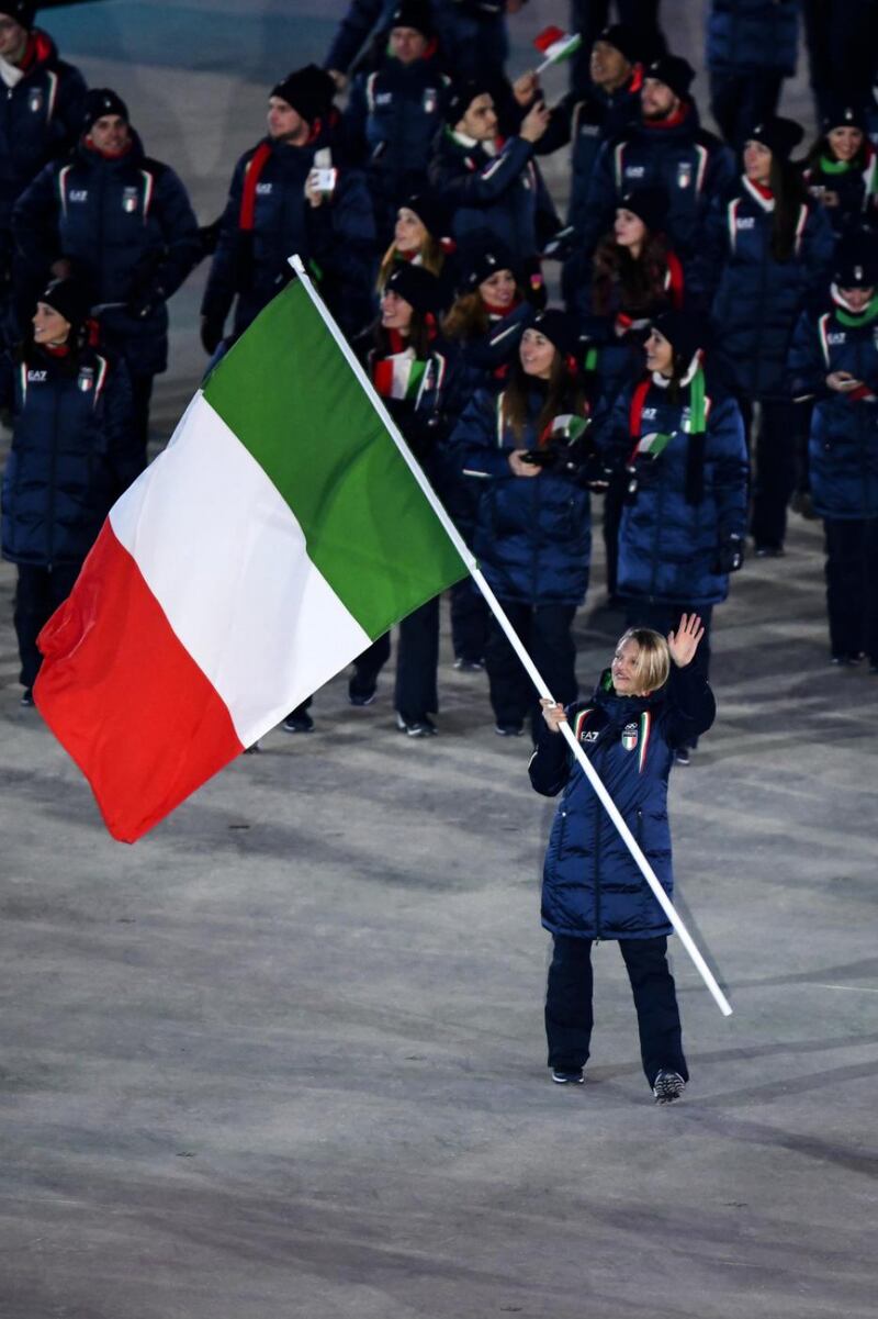 A PyeongChang sfila la bandiera dell'Italia 3