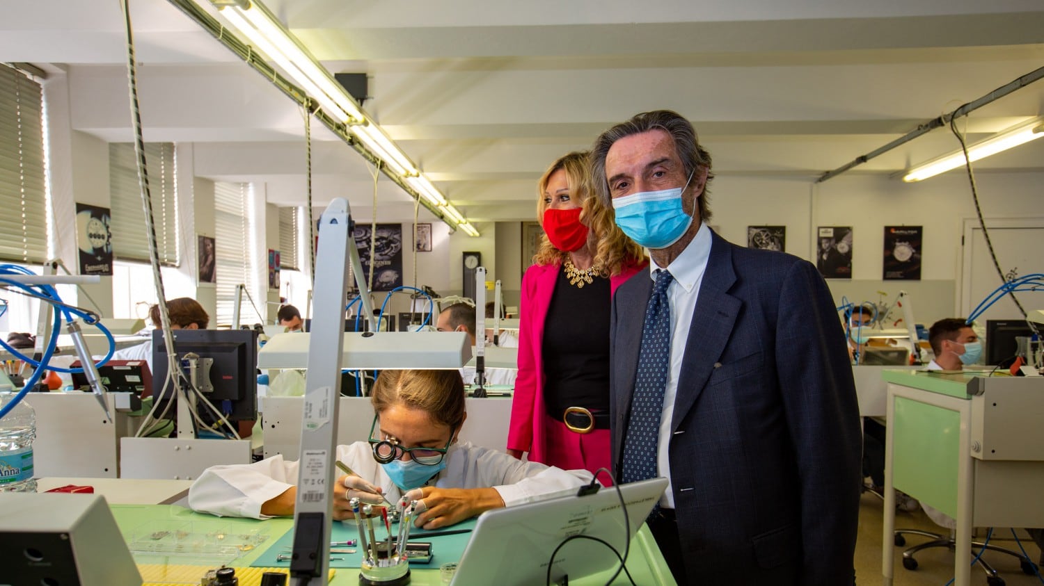 "Qui abbiamo fatto i compiti". E la Lombardia torna a scuola