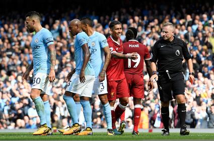 Il fallo di Manè su Ederson 5