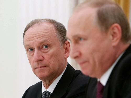 "È uno che tratta con la pistola sul tavolo". Le manovre dell'uomo che reclutò Putin nel Kgb
