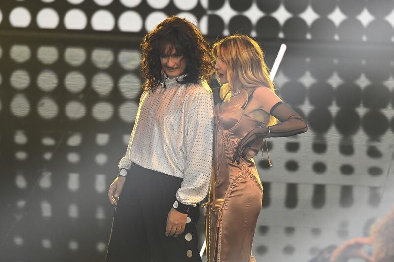 Sanremo 2024: ecco il look della quarta serata del Festival di conduttore, co-conduttrice e ospiti 4