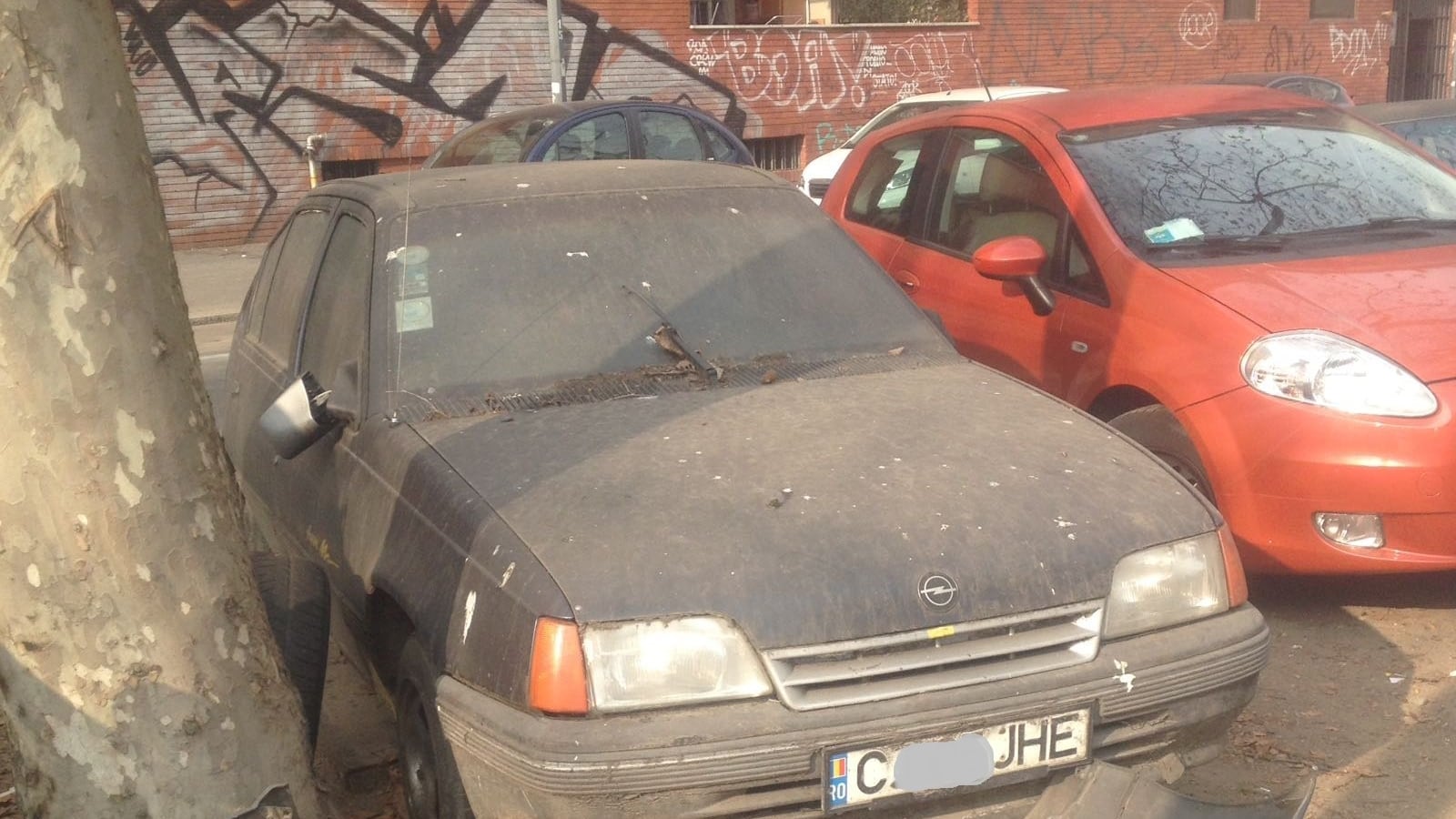 A Milano 20mila auto abbandonate. Il racket dei prestanome