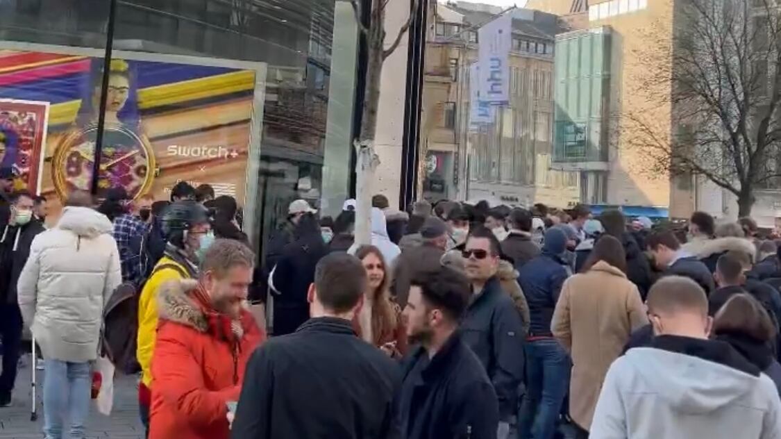 Swatch porta Samsung in tribunale. Il sospetto: "Copia i nostri orologi"