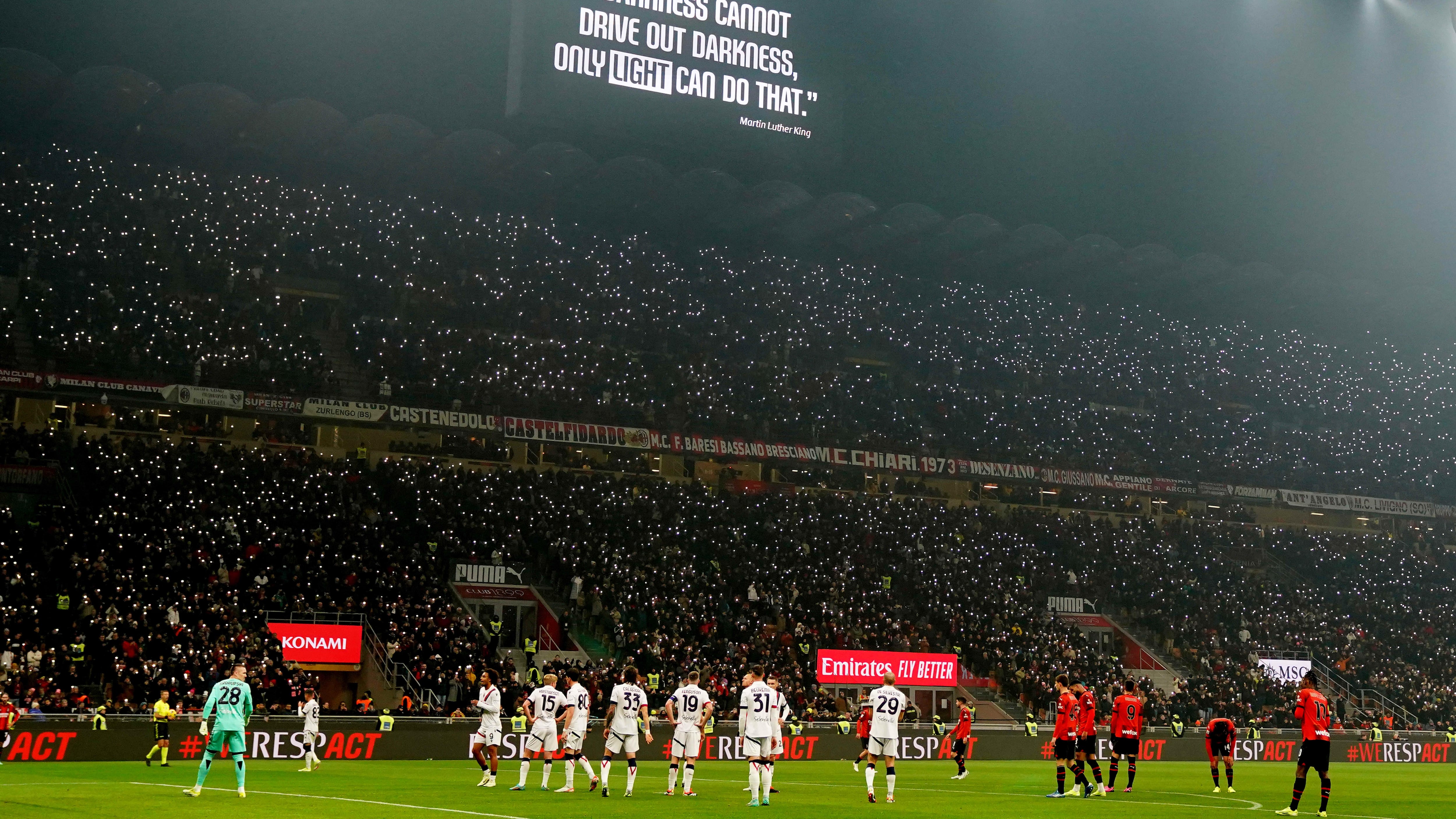 70mila luci a San Siro contro il razzismo. Ma il Milan resta al buio nella folle notte dei rigori