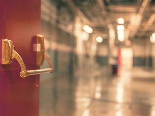 Piacenza, straniero vuole un posto dove dormire: paura in ospedale