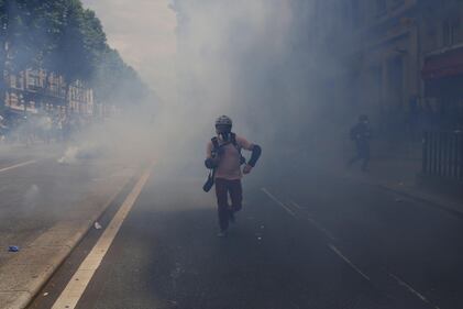 Scontri al corteo a Parigi 4