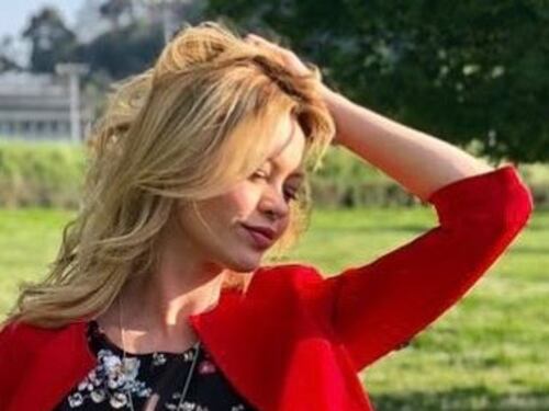 Anna Falchi si prende la scena sui social: gli scatti della sexy tifosa biancoceleste