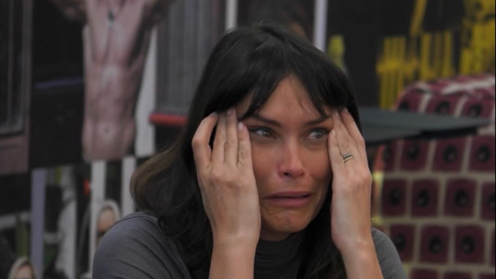 Fernanda Lessa parla di sedie che si muovono da sole al Gf Vip: "Mi vengono i brividi"