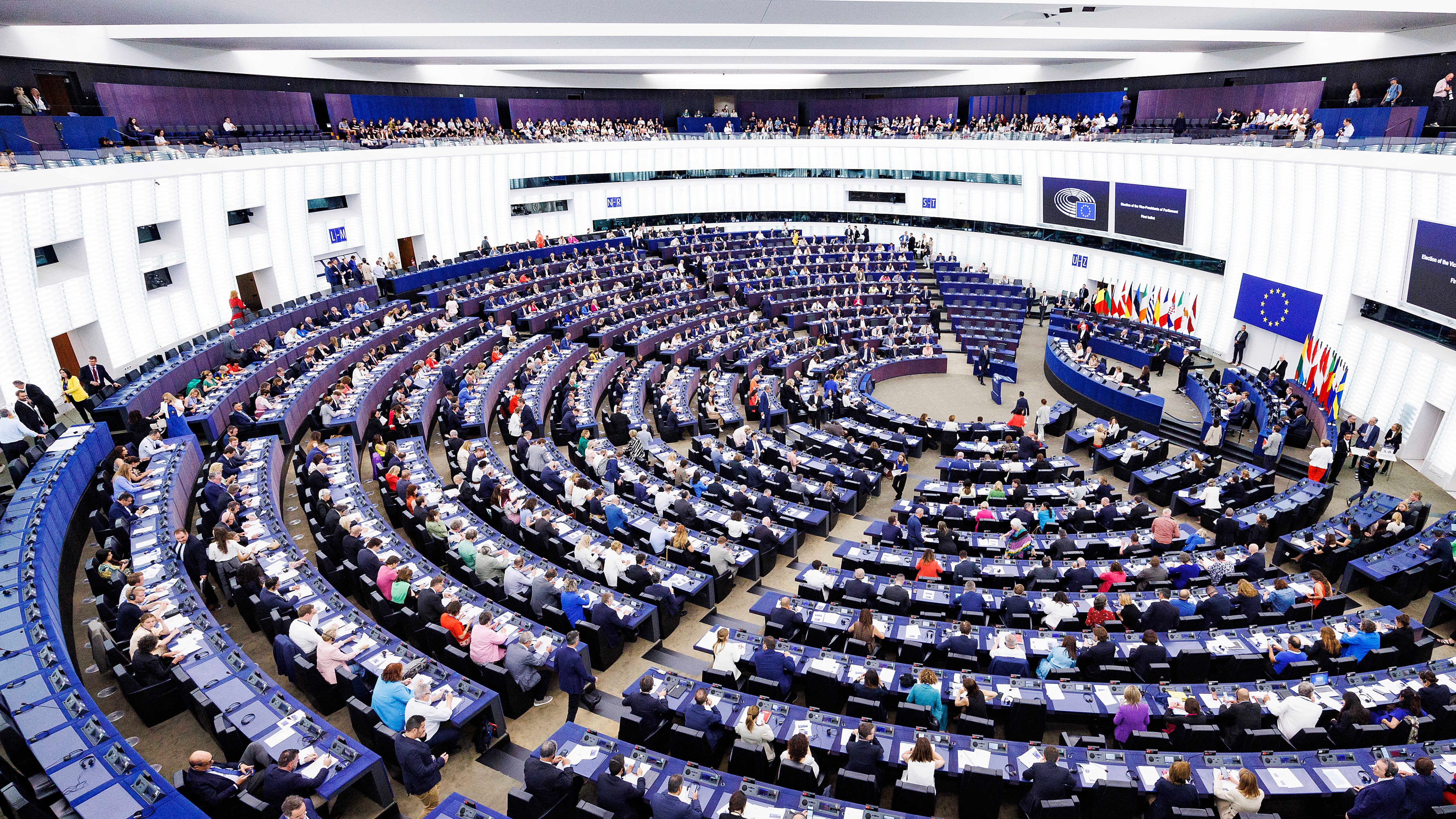 Riarmo Ue, ecco chi sono i 10 europarlamentari Pd che hanno votato a favore